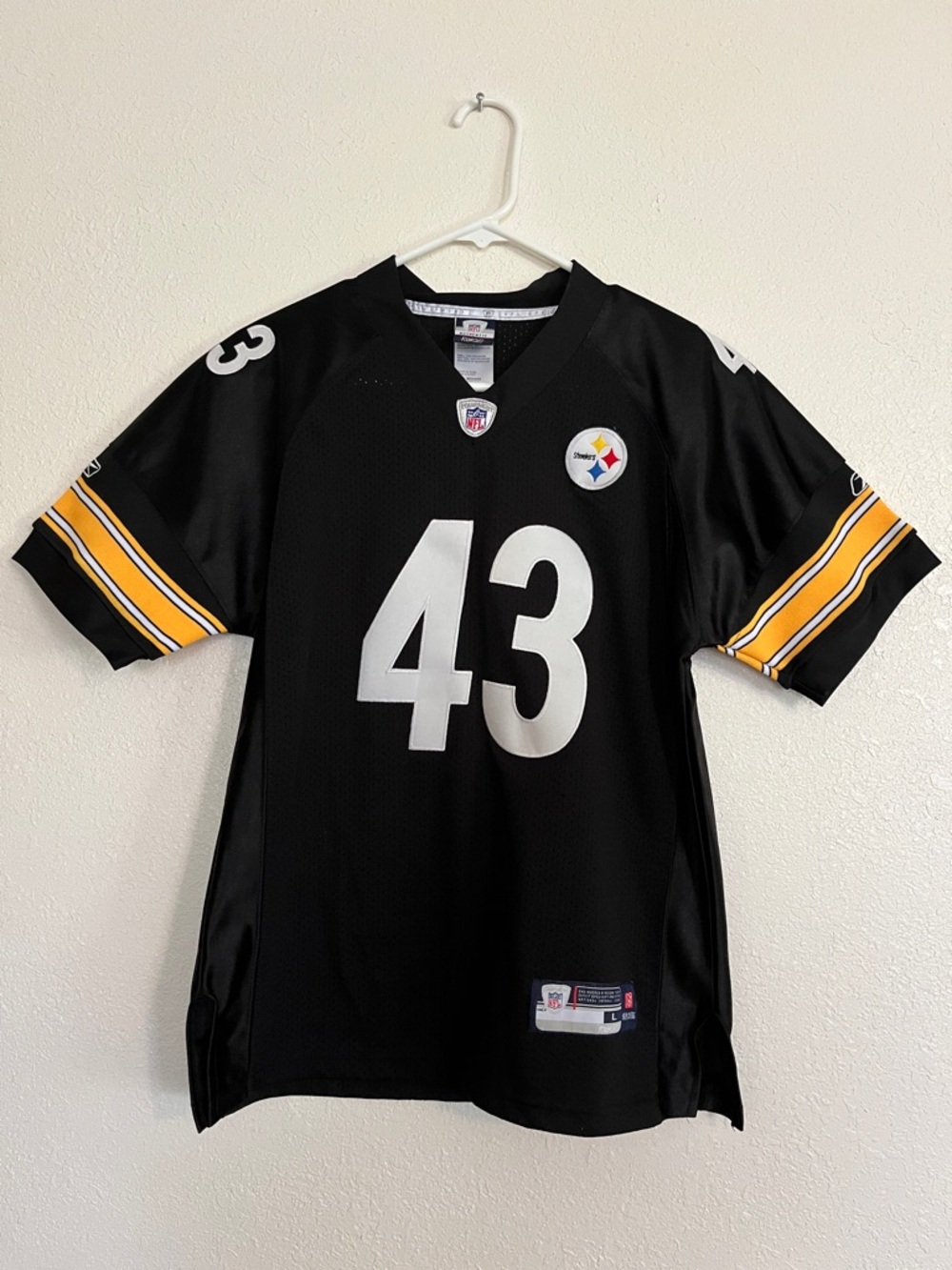 Never worn Polamalu Pittsburgh Steelers Jersey.
Size L medium.